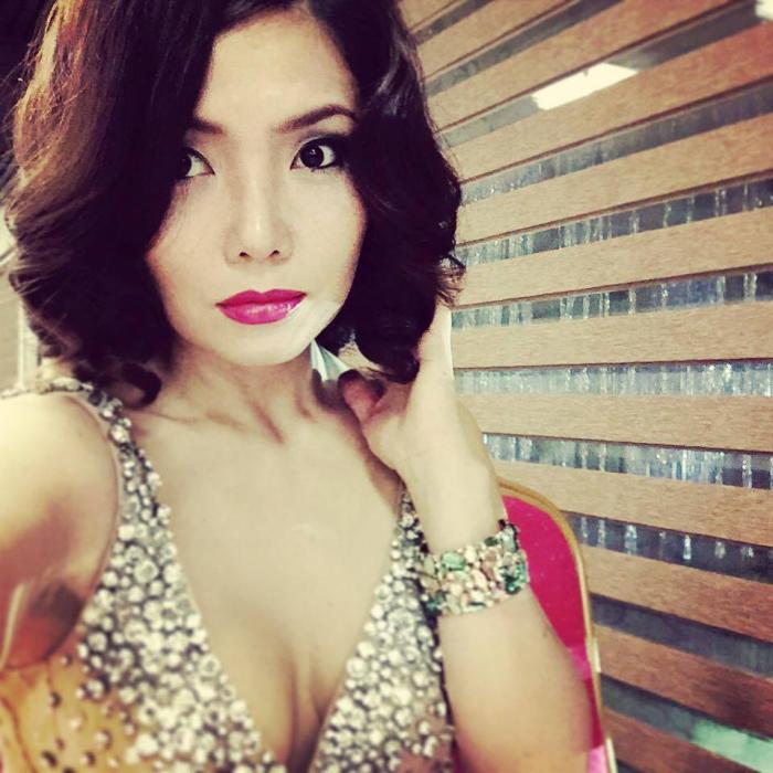 Жүжигчин Ч.Ундралд нууцлаг хайрын эзнээс нь барьсан бэлэг